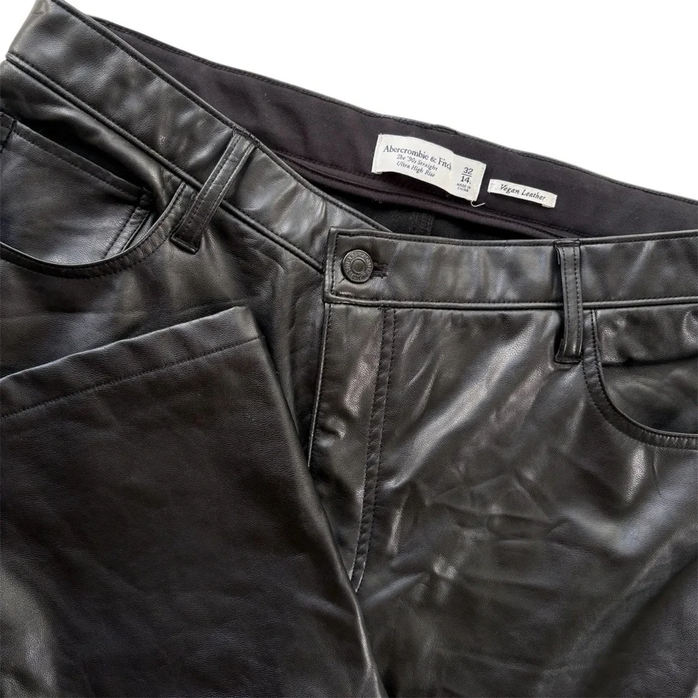 Abercrombie & Fitch 90’s Straight Ultra High Rise Leather Pants 32/14 L